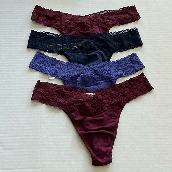 (4) Hanky Panky Holiday Cracker Original Rise Cotton Thongs